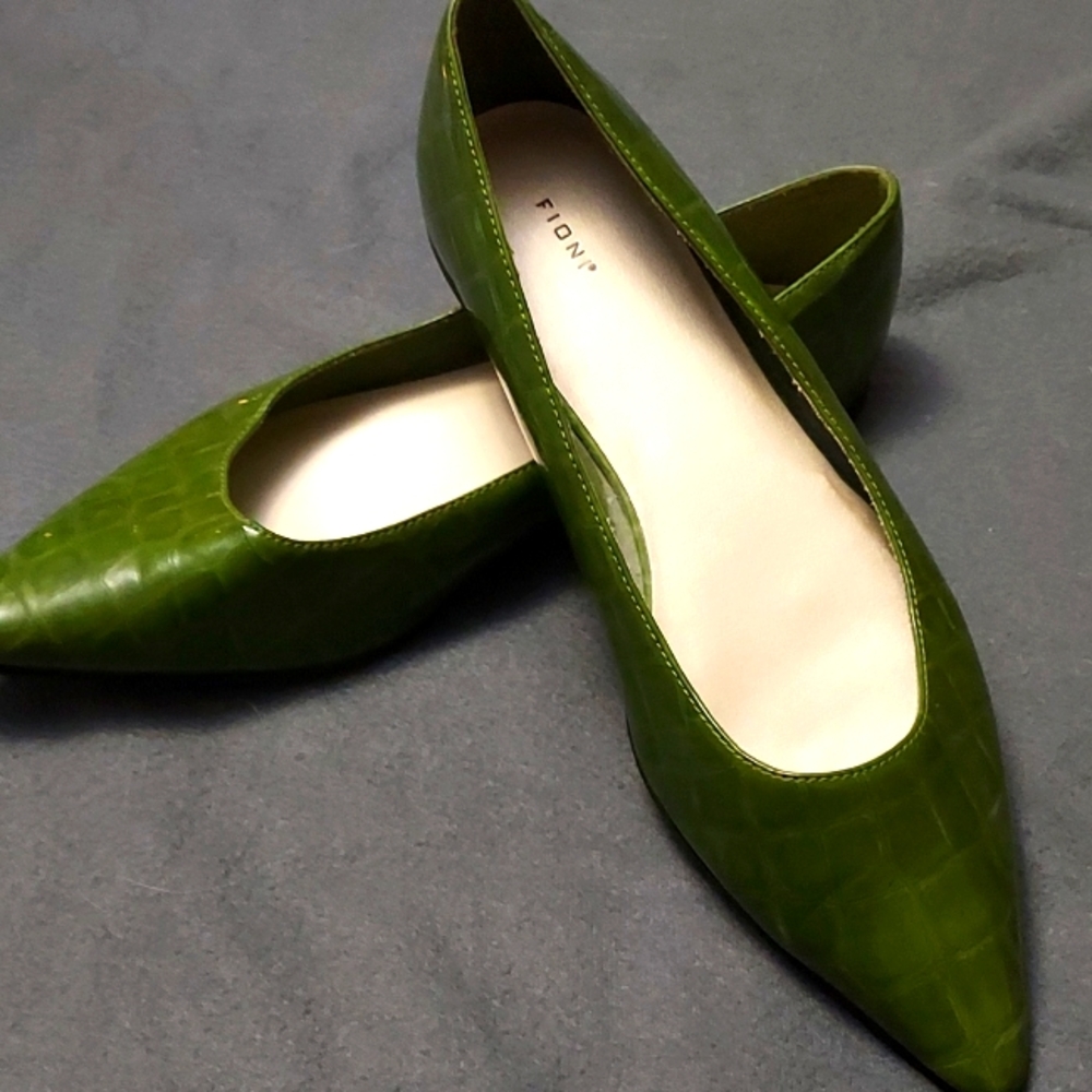 Crocodile Patterened Pointed Flats